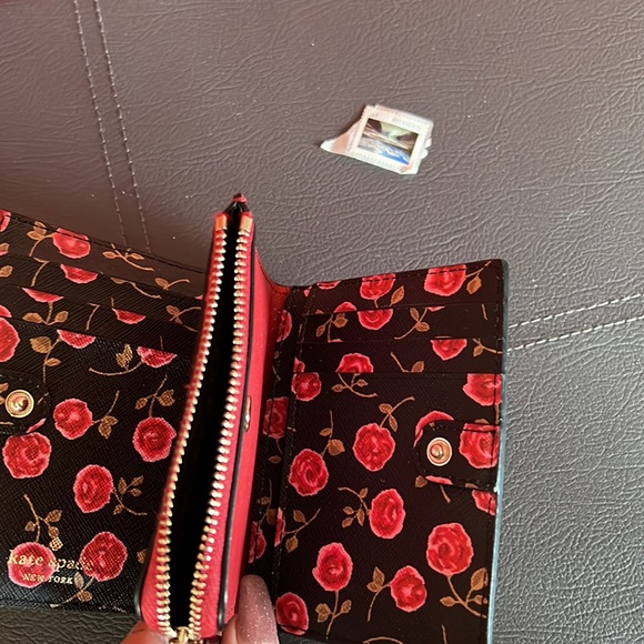 Kate Spade medium sized wallet - Picture 5 of 5
